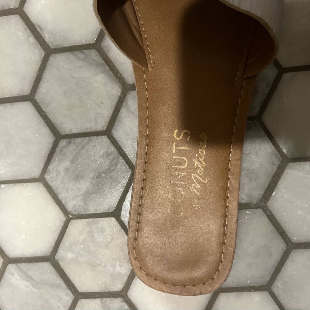 Matisse white leather slides. Size 7.5